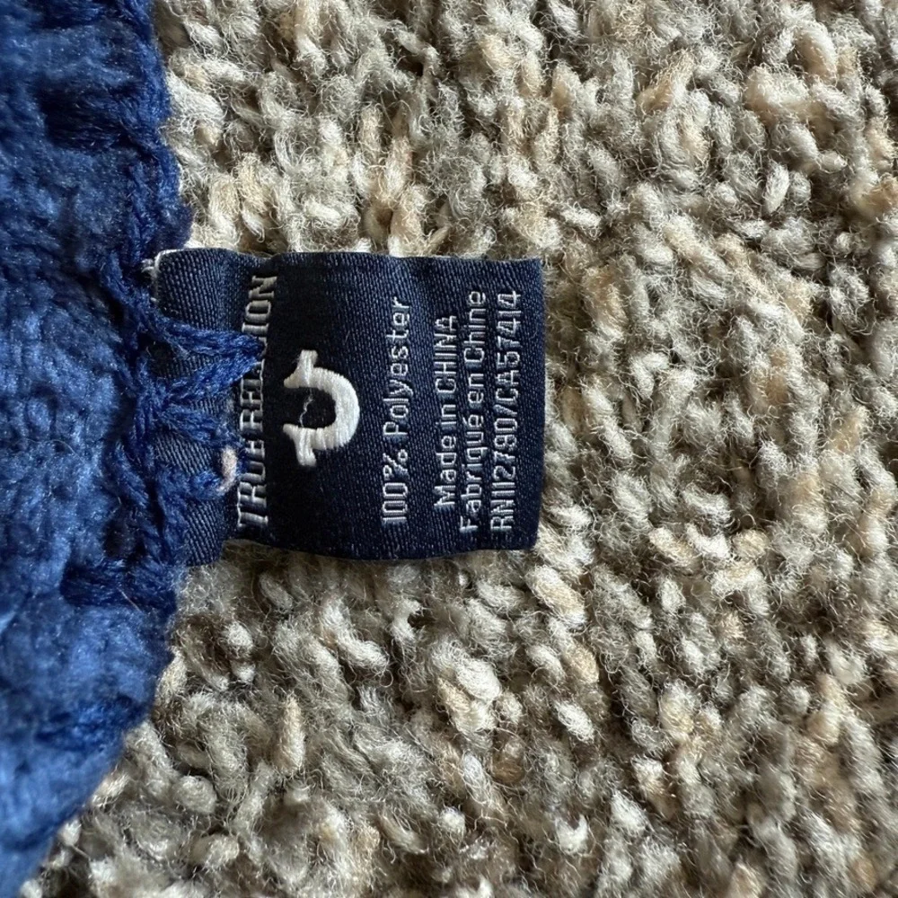 True Religion Throw Blanket Unisex OS Navy Blue Excellent Paisley Bandana Fleece